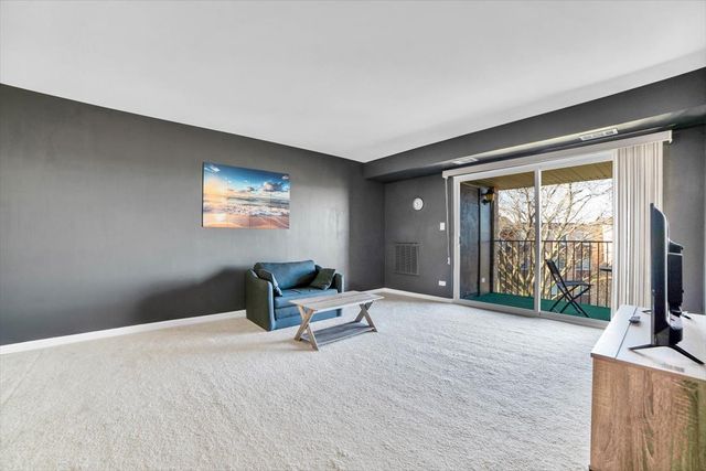 500 W Huntington Commons Road 448, Mount Prospect, IL 60056