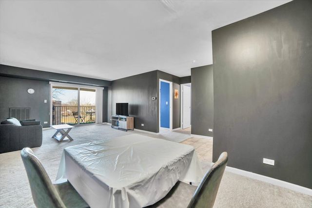 500 W Huntington Commons Road 448, Mount Prospect, IL 60056