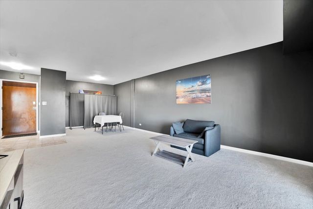 500 W Huntington Commons Road 448, Mount Prospect, IL 60056