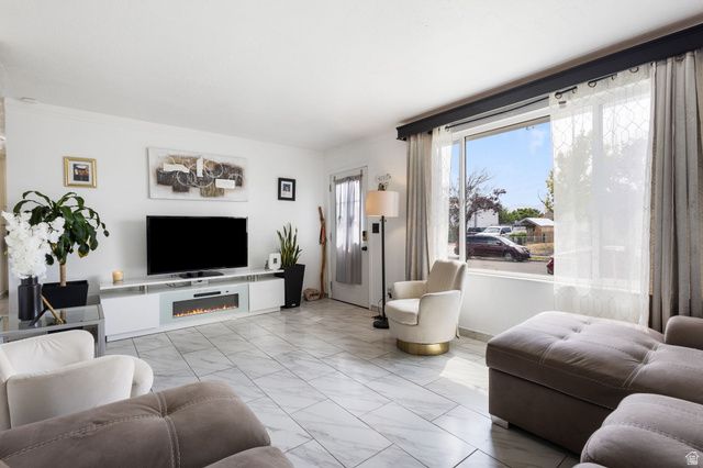 5807 S S. BRAMBLEWOOD LN, Salt Lake City, UT 84118