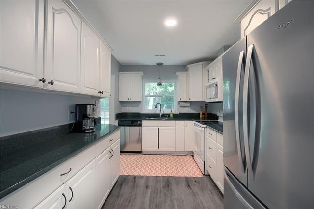 764 Lovers LN, Mathews, VA 23109