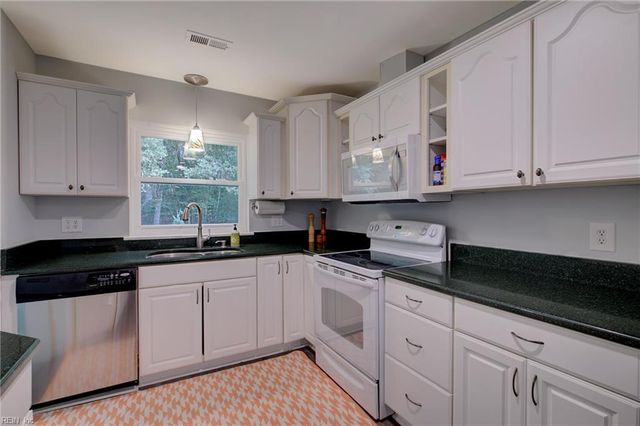 764 Lovers LN, Mathews, VA 23109