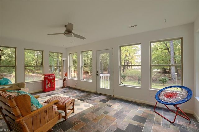 764 Lovers LN, Mathews, VA 23109