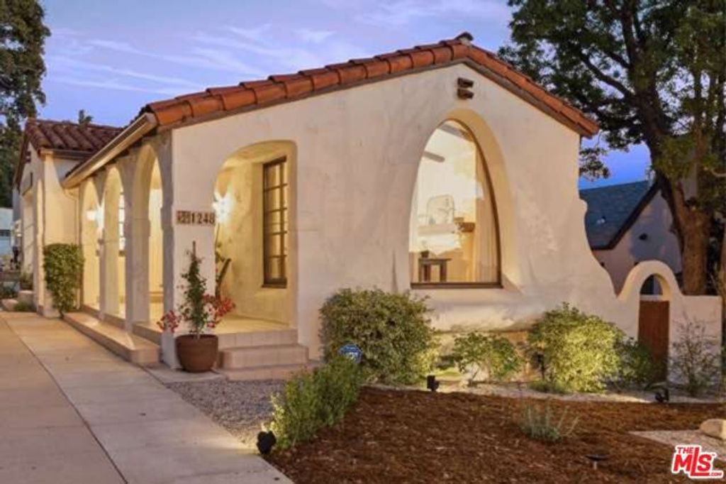 1248 N Everett Street, Glendale, CA 91207