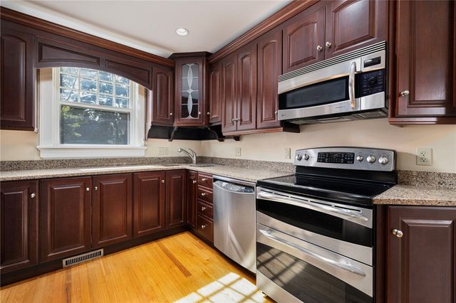 107 Old Beach Road 2, Newport, RI 02840