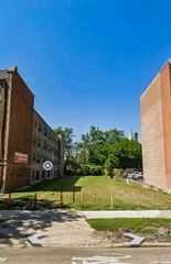 7806 S South Shore Drive, Chicago, IL 60649