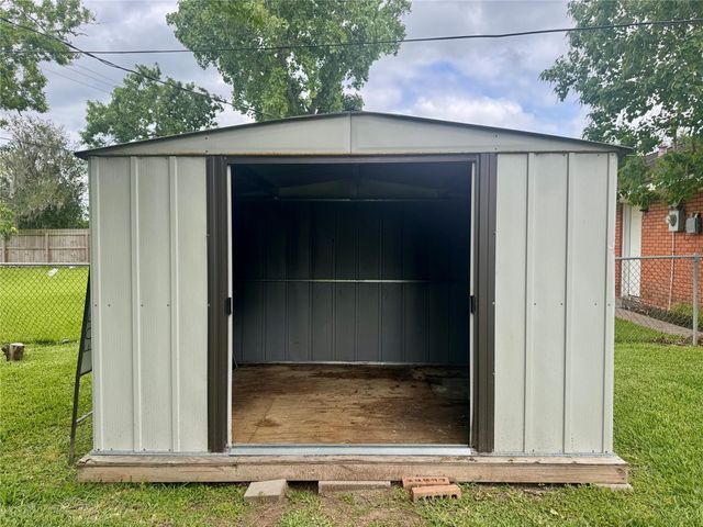 111 Mimosa, Lake Jackson, TX 77566