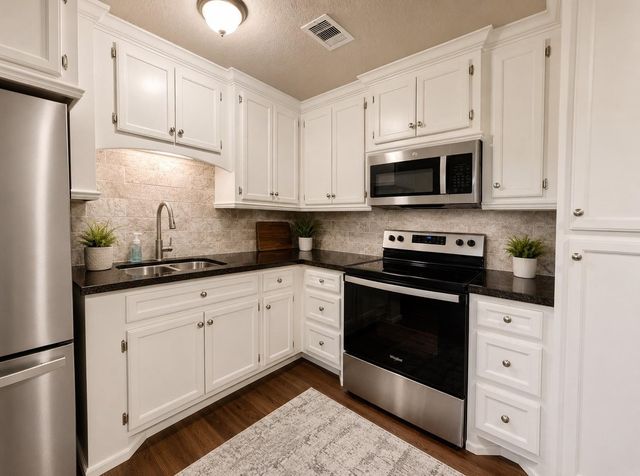 111 Mimosa, Lake Jackson, TX 77566