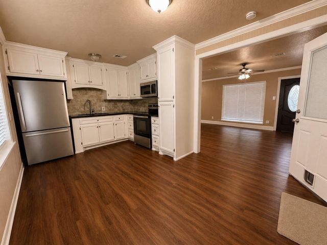 111 Mimosa, Lake Jackson, TX 77566