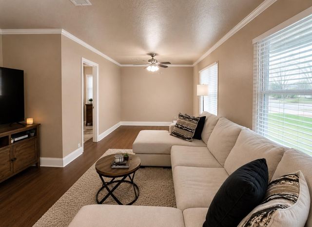 111 Mimosa, Lake Jackson, TX 77566