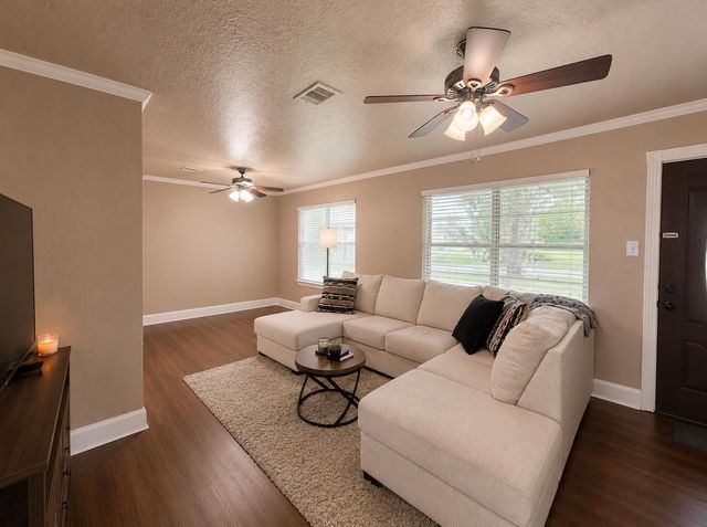 111 Mimosa, Lake Jackson, TX 77566