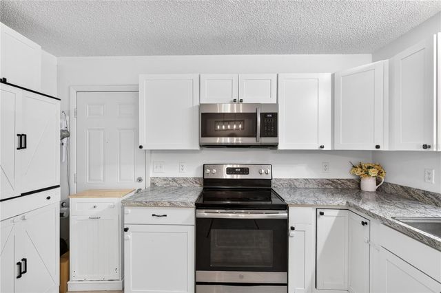 30832 RIDGEVIEW AVENUE, Mount Plymouth, FL 32776