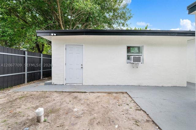 1521 NW 33rd St, Miami, FL 33142