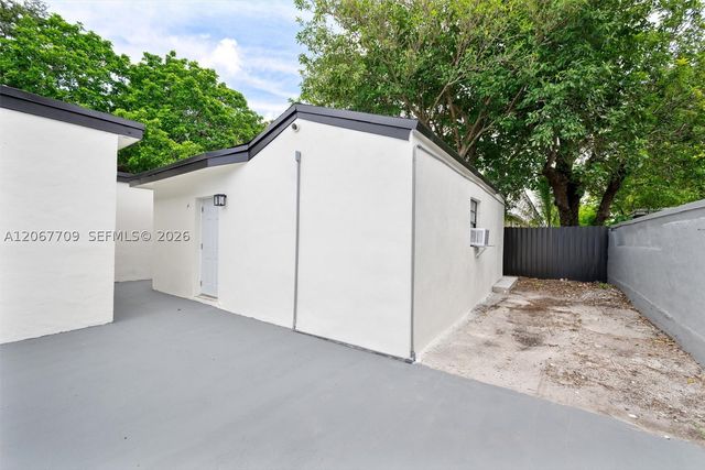 1521 NW 33rd St, Miami, FL 33142