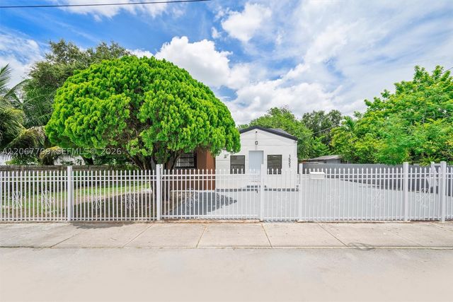 1521 NW 33rd St, Miami, FL 33142