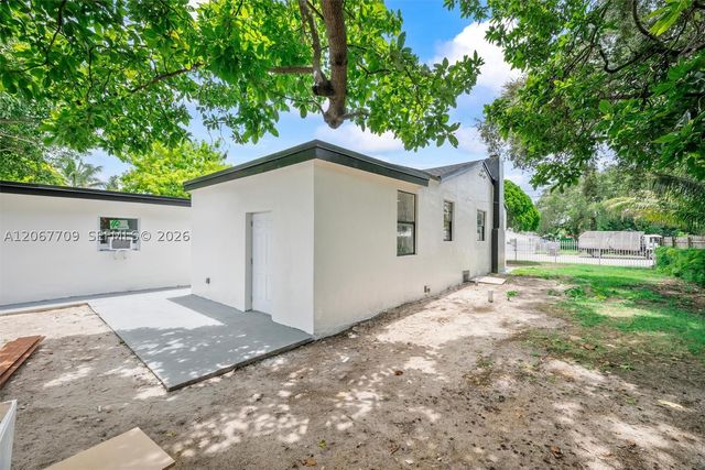 1521 NW 33rd St, Miami, FL 33142