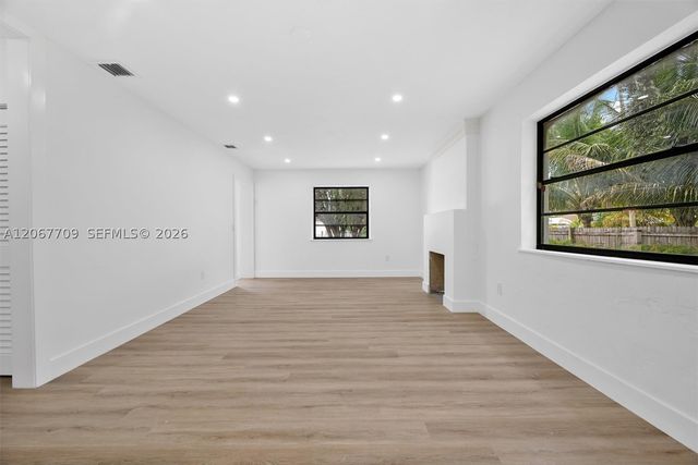 1521 NW 33rd St, Miami, FL 33142