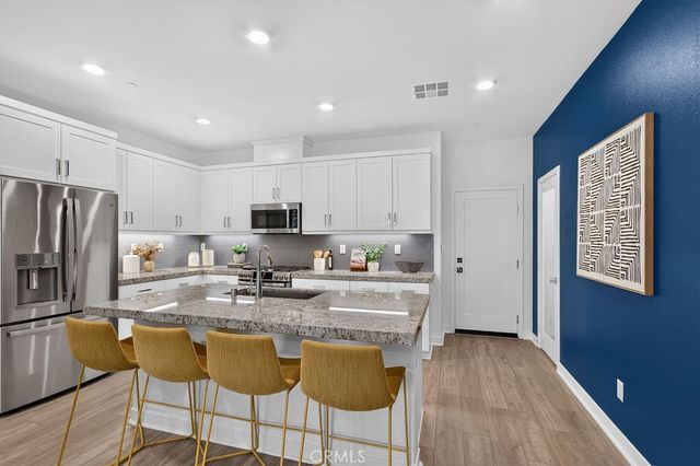 12113 Summer Ln, Whittier, CA 90602
