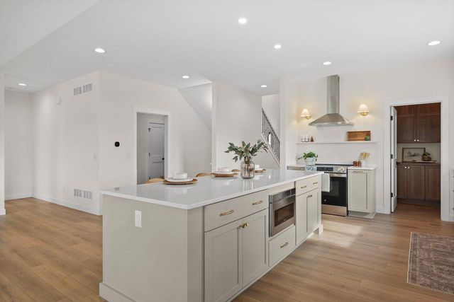 1421 Stonehaven Drive, Sun Prairie, WI 53590