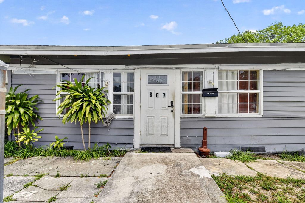 807 14th Street, West Palm Beach, FL 33401