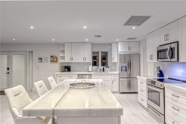1800 SE Admirals Way, Fort Lauderdale, FL 33316