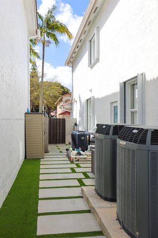 11143 NW 72nd Ter, Doral, FL 33178