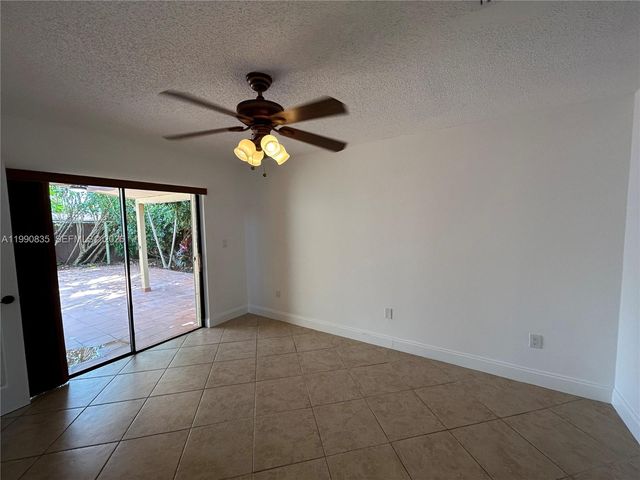 8910 SW 4th Ln, Miami, FL 33174