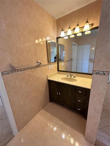 8910 SW 4th Ln, Miami, FL 33174