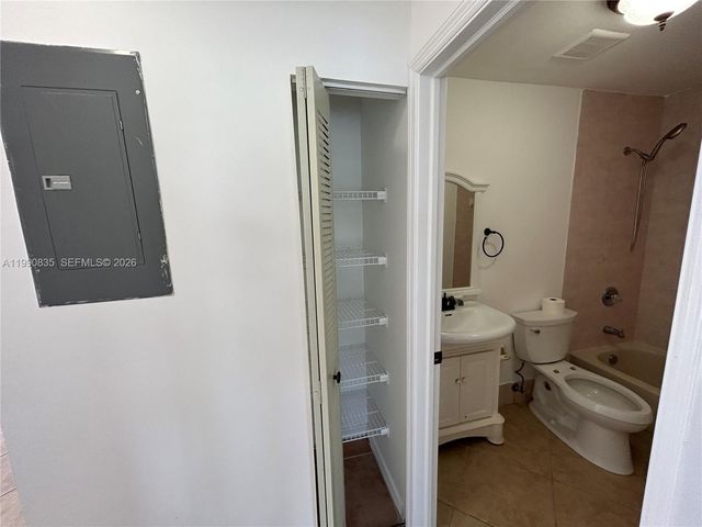 8910 SW 4th Ln, Miami, FL 33174