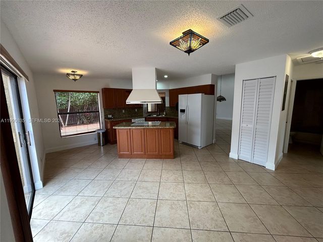 8910 SW 4th Ln, Miami, FL 33174