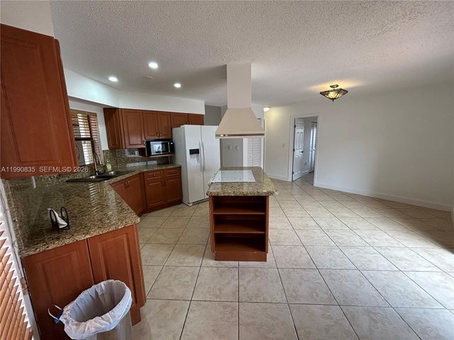 8910 SW 4th Ln, Miami, FL 33174