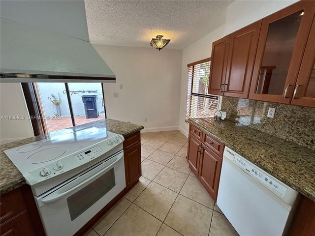 8910 SW 4th Ln, Miami, FL 33174