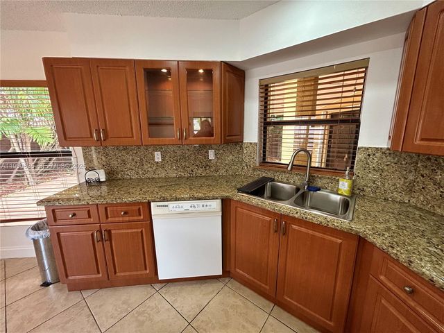 8910 SW 4th Ln, Miami, FL 33174