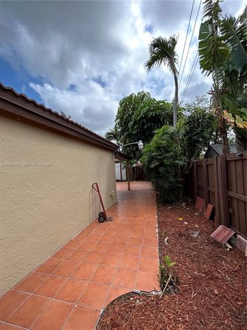 8910 SW 4th Ln, Miami, FL 33174