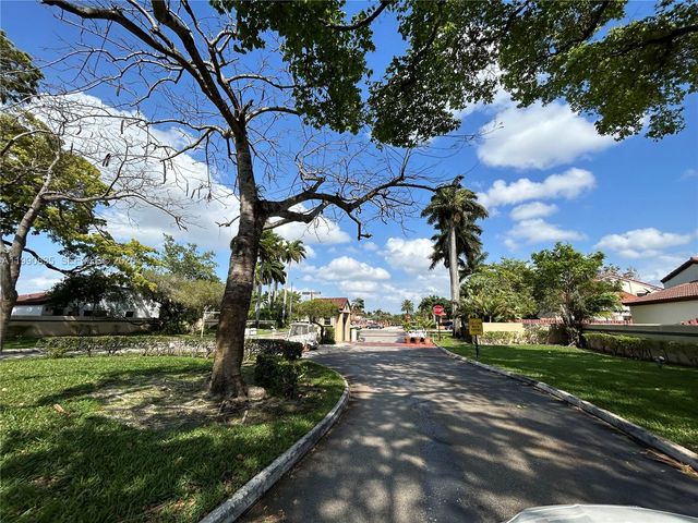 8910 SW 4th Ln, Miami, FL 33174