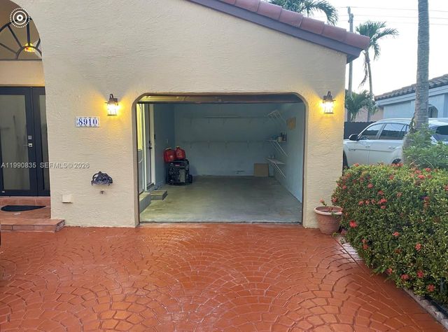 8910 SW 4th Ln, Miami, FL 33174
