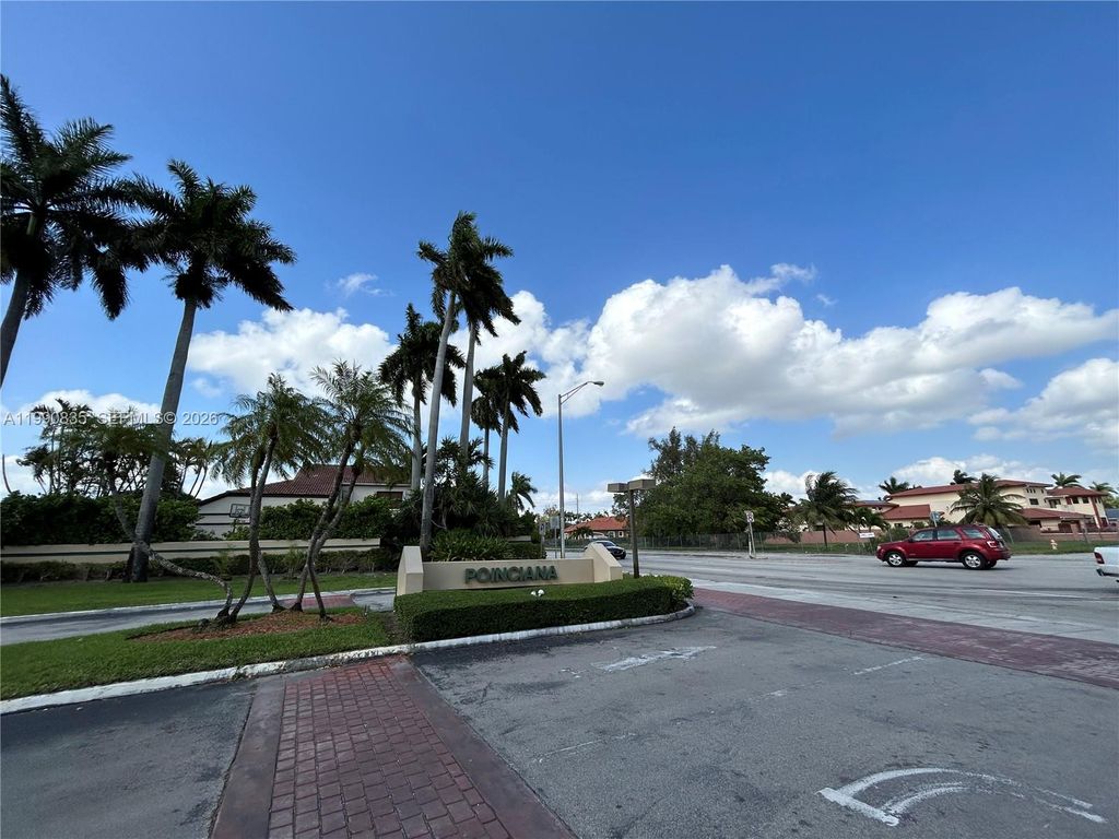 8910 SW 4th Ln, Miami, FL 33174