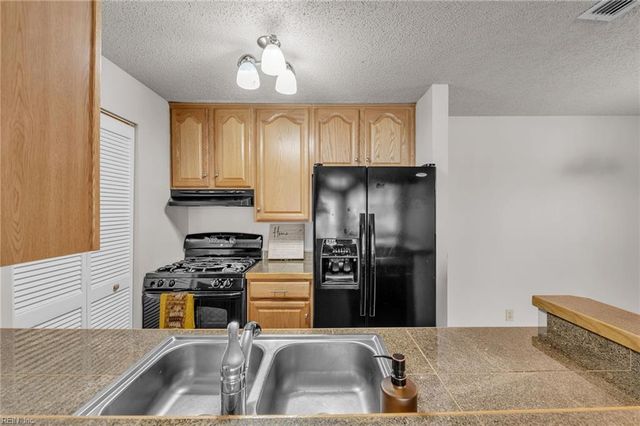 12628 Daybreak CIR, Newport News, VA 23602