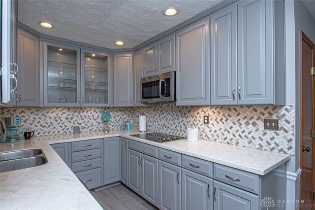 1320 Donson Circle, Dayton, OH 45429