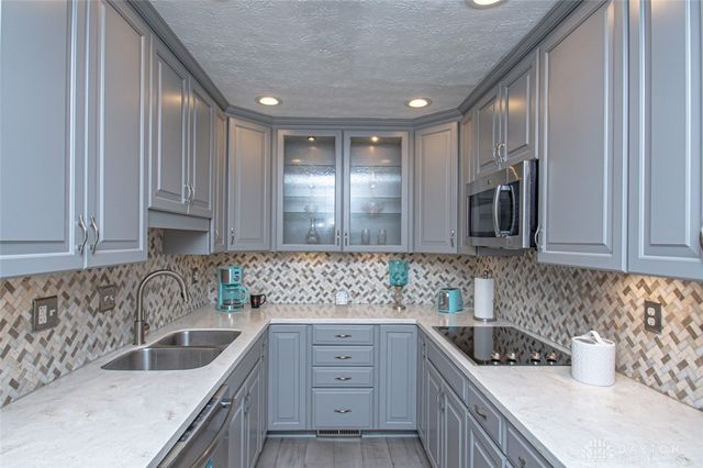 1320 Donson Circle, Dayton, OH 45429