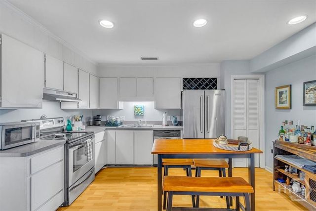 501 E Broughton Street, Savannah, GA 31401