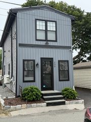 230 Cedar Ave, Portsmouth, RI 02871