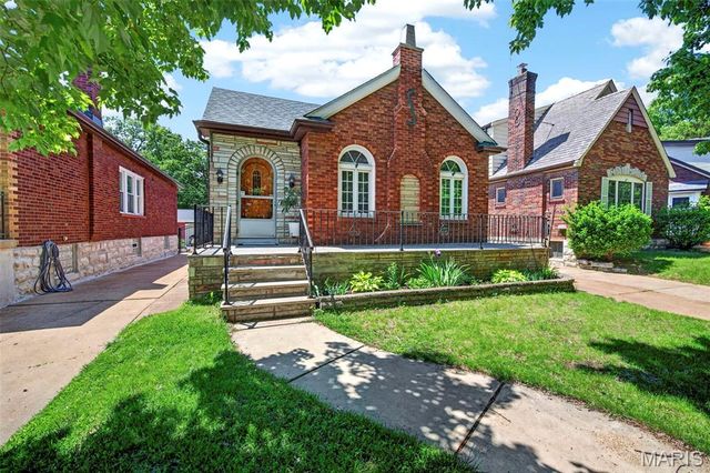 3990 Bowen Street, St Louis, MO 63116