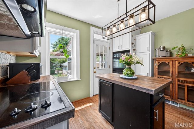 3990 Bowen Street, St Louis, MO 63116