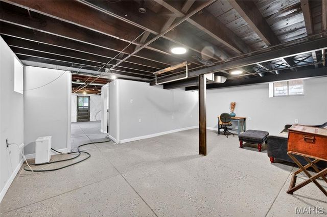 3990 Bowen Street, St Louis, MO 63116