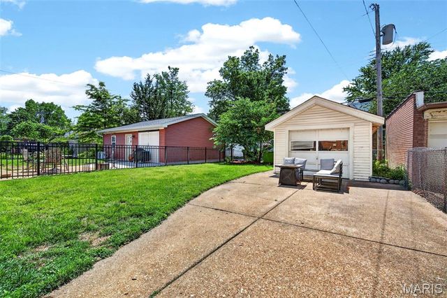 3990 Bowen Street, St Louis, MO 63116
