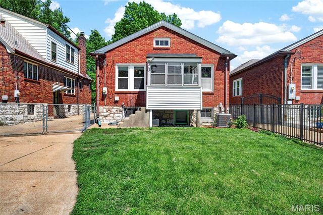 3990 Bowen Street, St Louis, MO 63116