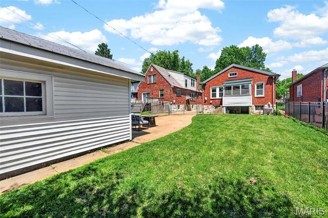 3990 Bowen Street, St Louis, MO 63116