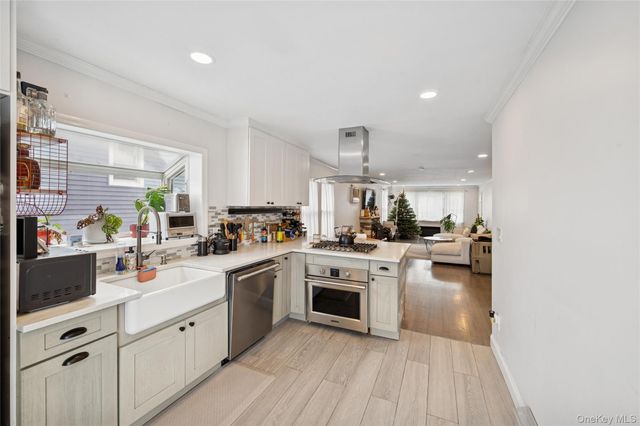 1038 Traymore Boulevard, Island Park, NY 11558