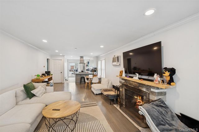 1038 Traymore Boulevard, Island Park, NY 11558